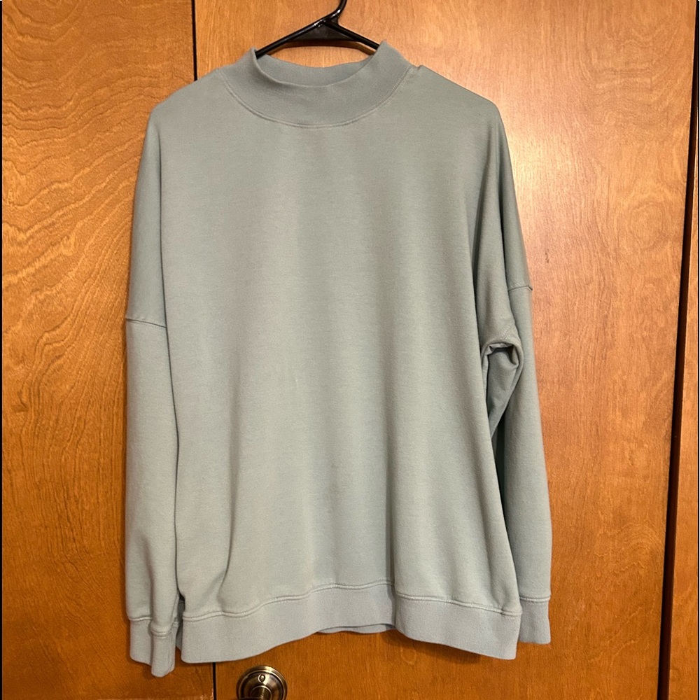 SOLD NOT AVAILABLE mock turtle neck sweatshirt light green w/ side pockets xl